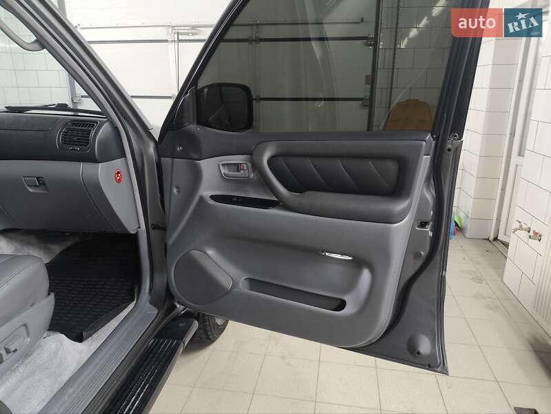 Внедорожник / Кроссовер Toyota Land Cruiser 2001 в Ивано-Франковске