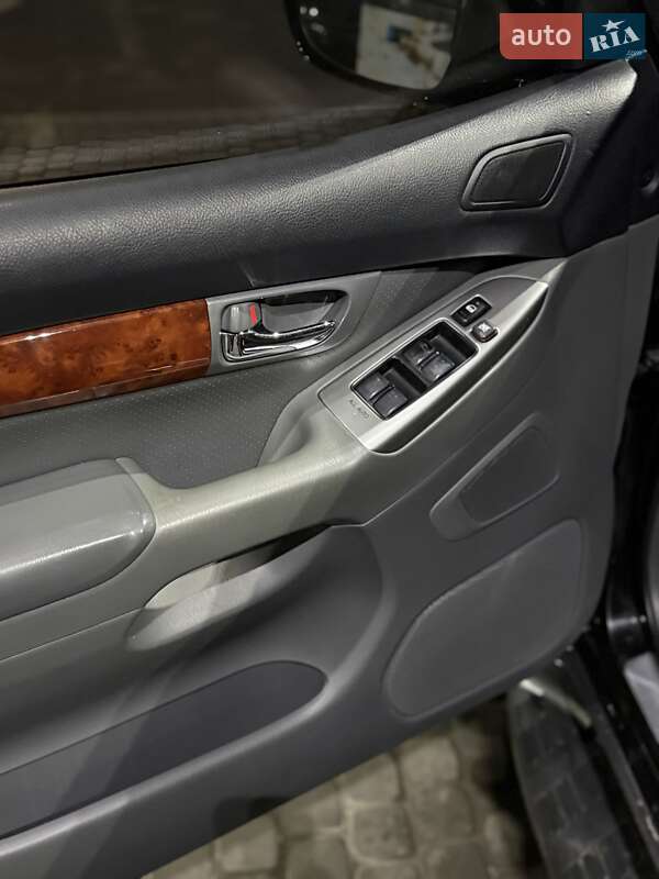 Внедорожник / Кроссовер Toyota Land Cruiser 2006 в Днепре