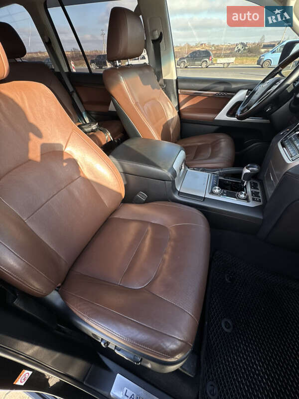 Внедорожник / Кроссовер Toyota Land Cruiser 2019 в Львове фото 39 Внедорожник / Кроссовер Toyota Land Cruiser 2019 в Львове