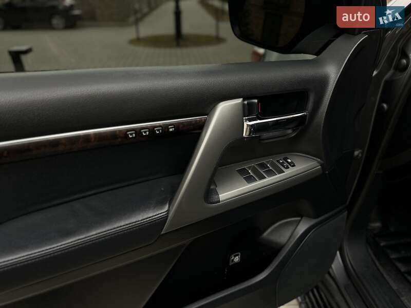 Внедорожник / Кроссовер Toyota Land Cruiser 2012 в Калуше