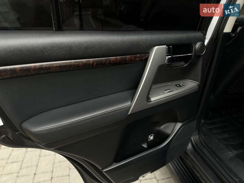 Внедорожник / Кроссовер Toyota Land Cruiser 2012 в Калуше