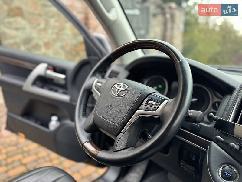 Внедорожник / Кроссовер Toyota Land Cruiser 2019 в Киеве