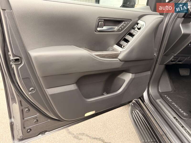 Внедорожник / Кроссовер Toyota Land Cruiser 2023 в Киеве