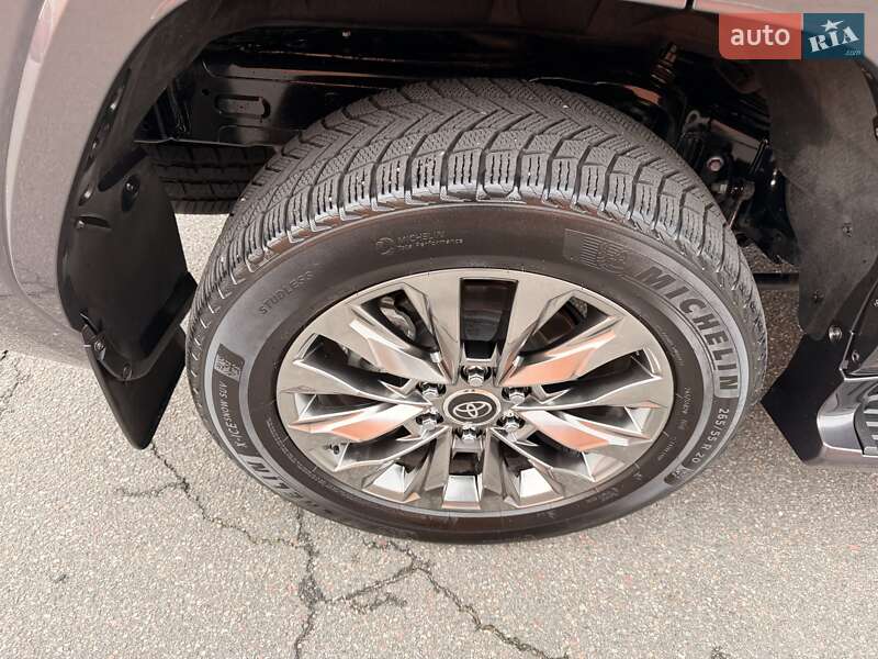 Внедорожник / Кроссовер Toyota Land Cruiser 2023 в Киеве