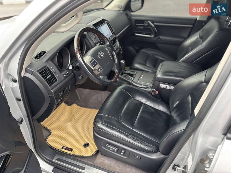 Внедорожник / Кроссовер Toyota Land Cruiser 2011 в Киеве фото 10 Внедорожник / Кроссовер Toyota Land Cruiser 2011 в Киеве