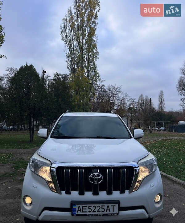 Внедорожник / Кроссовер Toyota Land Cruiser 2014 в Днепре