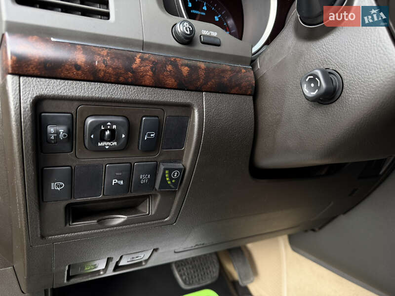 Внедорожник / Кроссовер Toyota Land Cruiser 2010 в Киеве