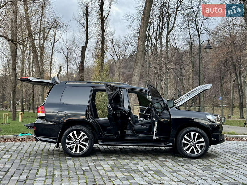 Внедорожник / Кроссовер Toyota Land Cruiser 2018 в Киеве фото 51 Внедорожник / Кроссовер Toyota Land Cruiser 2018 в Киеве