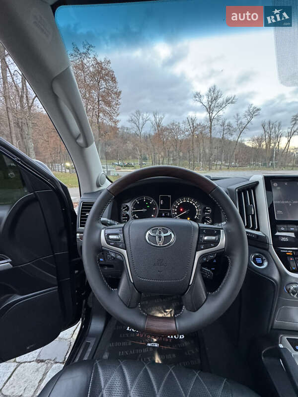 Внедорожник / Кроссовер Toyota Land Cruiser 2018 в Киеве фото 110 Внедорожник / Кроссовер Toyota Land Cruiser 2018 в Киеве