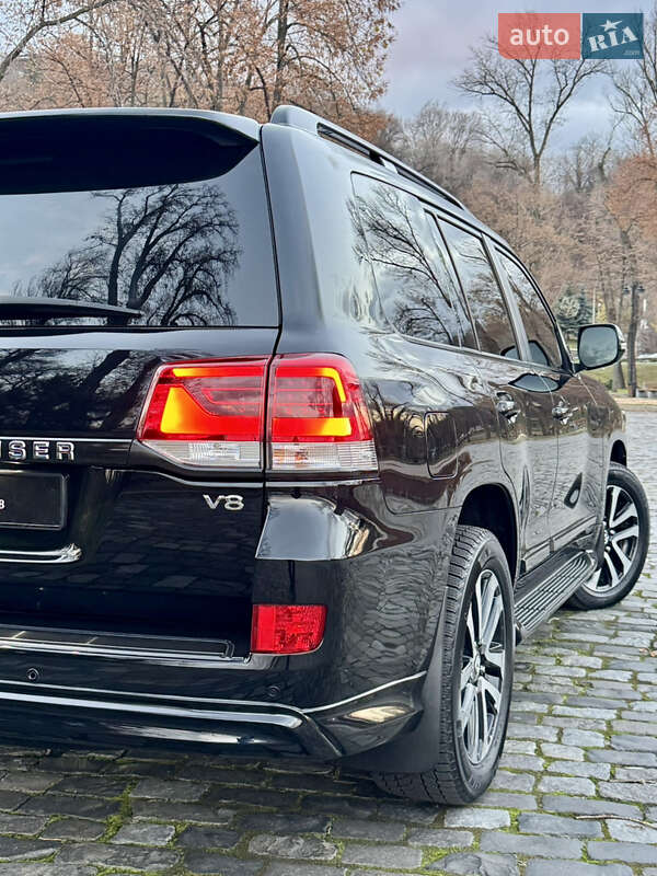 Внедорожник / Кроссовер Toyota Land Cruiser 2018 в Киеве фото 123 Внедорожник / Кроссовер Toyota Land Cruiser 2018 в Киеве