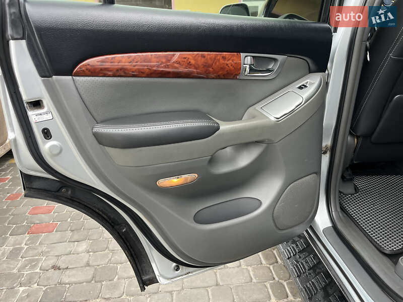 Внедорожник / Кроссовер Toyota Land Cruiser 2005 в Краснограде