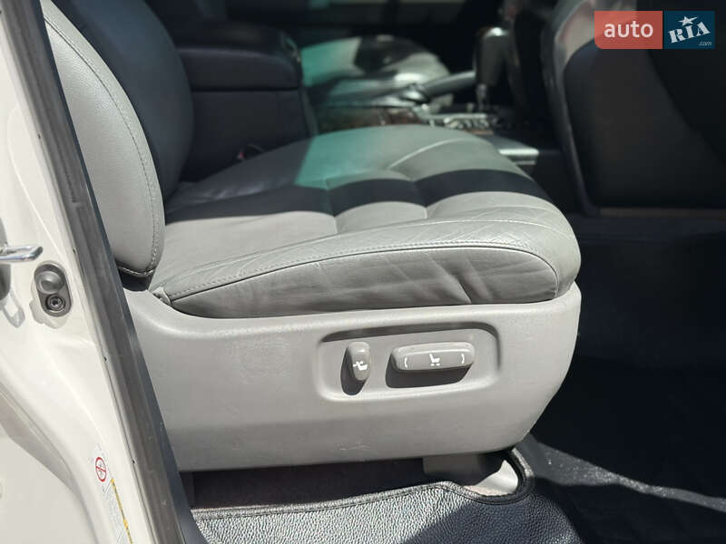 Внедорожник / Кроссовер Toyota Land Cruiser 2011 в Тернополе