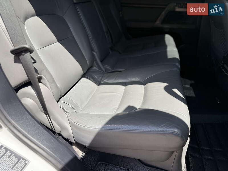 Внедорожник / Кроссовер Toyota Land Cruiser 2011 в Тернополе