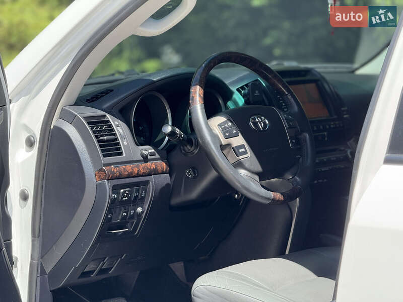 Внедорожник / Кроссовер Toyota Land Cruiser 2011 в Тернополе