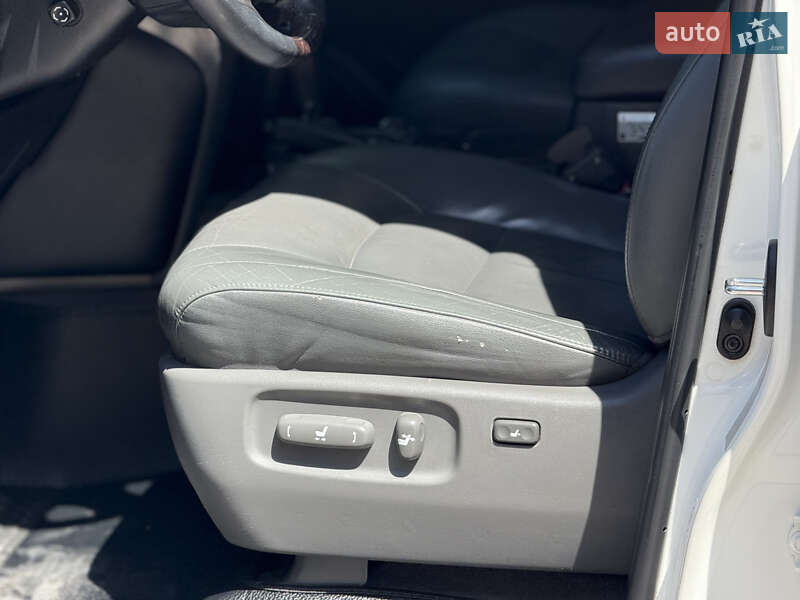 Внедорожник / Кроссовер Toyota Land Cruiser 2011 в Тернополе