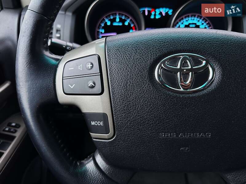 Внедорожник / Кроссовер Toyota Land Cruiser 2008 в Киеве