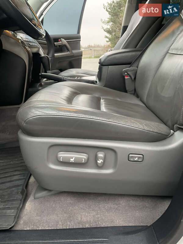 Внедорожник / Кроссовер Toyota Land Cruiser 2007 в Днепре