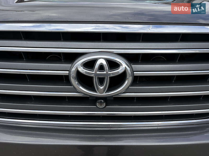 Внедорожник / Кроссовер Toyota Land Cruiser 2012 в Каменец-Подольском