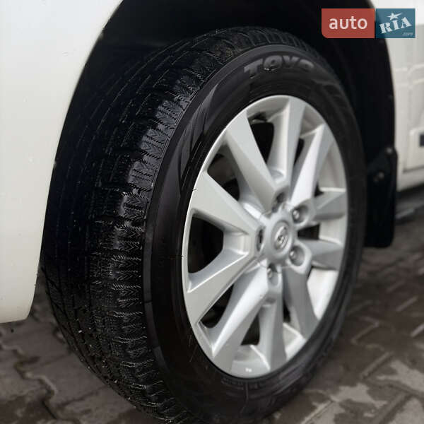 Внедорожник / Кроссовер Toyota Land Cruiser 2012 в Каменец-Подольском