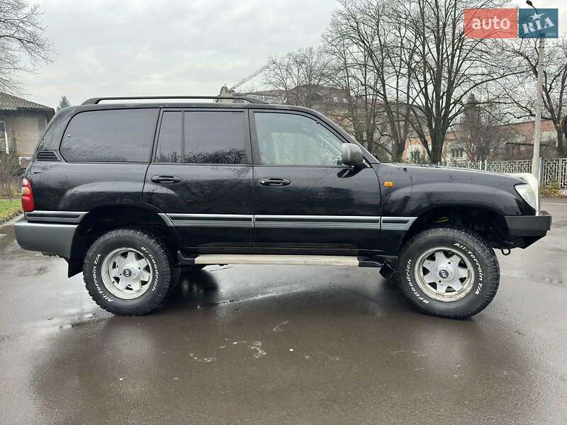 Внедорожник / Кроссовер Toyota Land Cruiser 1998 в Тячеве