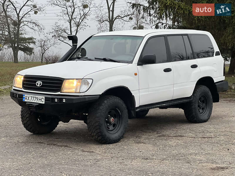 Внедорожник / Кроссовер Toyota Land Cruiser 1998 в Чугуеве