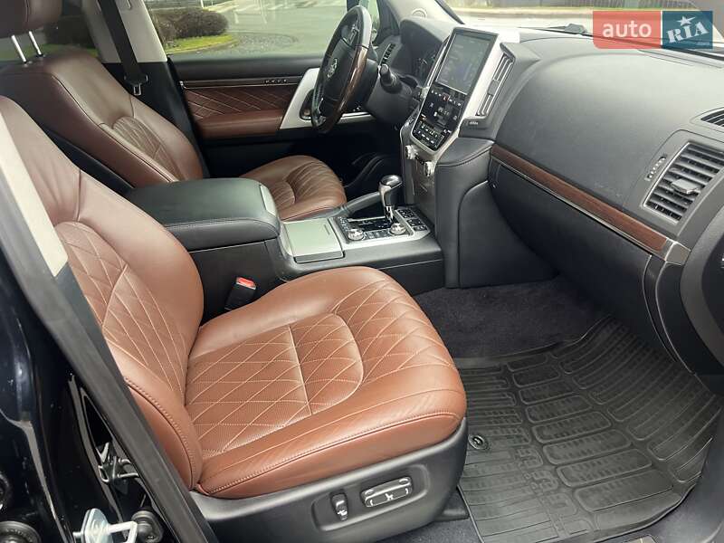 Внедорожник / Кроссовер Toyota Land Cruiser 2018 в Киеве фото 12 Внедорожник / Кроссовер Toyota Land Cruiser 2018 в Киеве