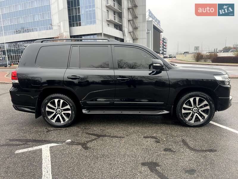 Внедорожник / Кроссовер Toyota Land Cruiser 2018 в Киеве фото 5 Внедорожник / Кроссовер Toyota Land Cruiser 2018 в Киеве