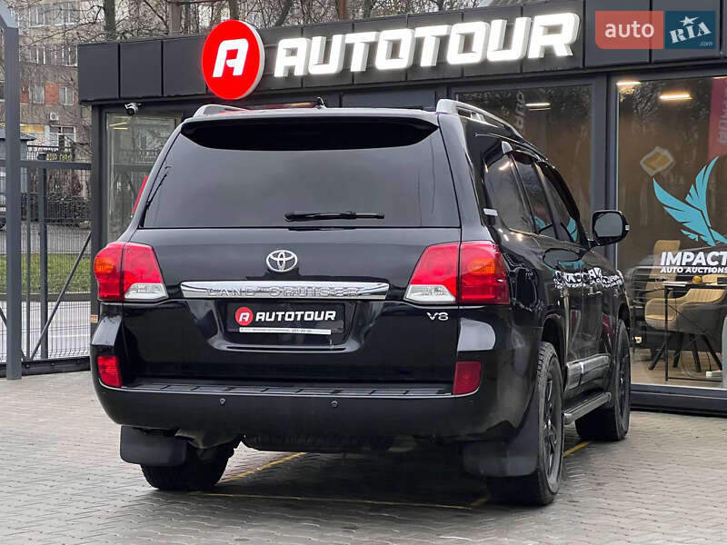 Позашляховик / Кросовер Toyota Land Cruiser 2014 в Чернівцях