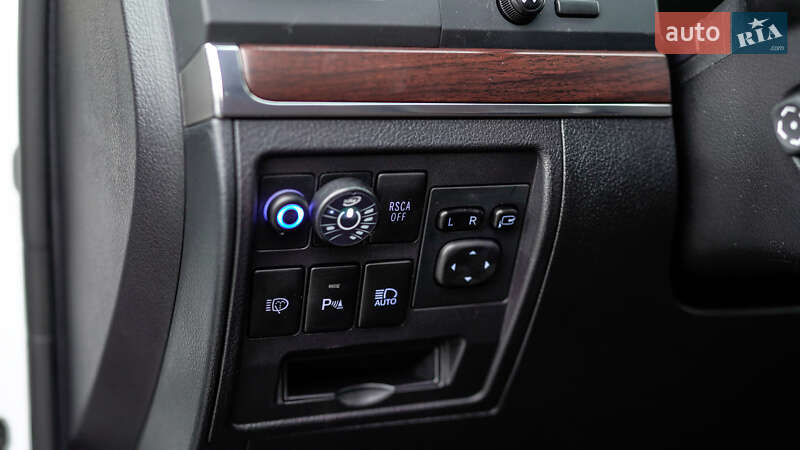 Внедорожник / Кроссовер Toyota Land Cruiser 2016 в Львове фото 25 Внедорожник / Кроссовер Toyota Land Cruiser 2016 в Львове