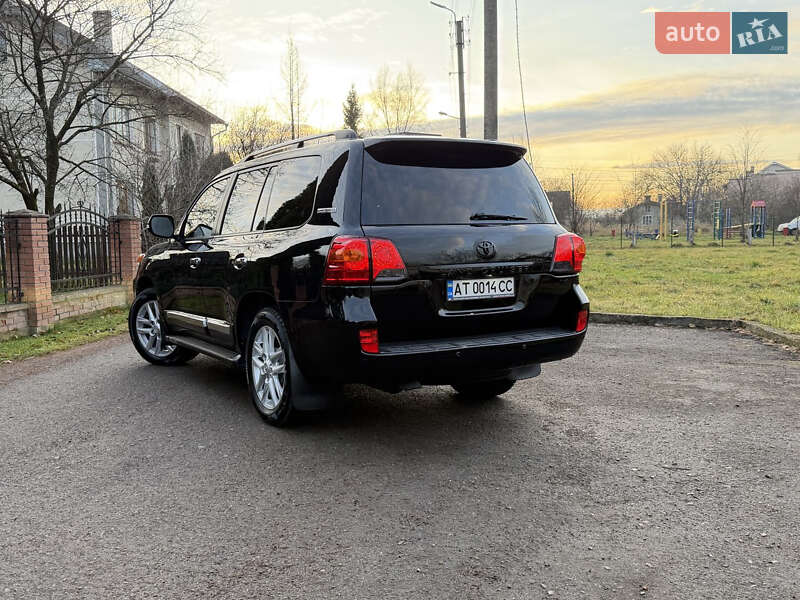 Внедорожник / Кроссовер Toyota Land Cruiser 2012 в Калуше