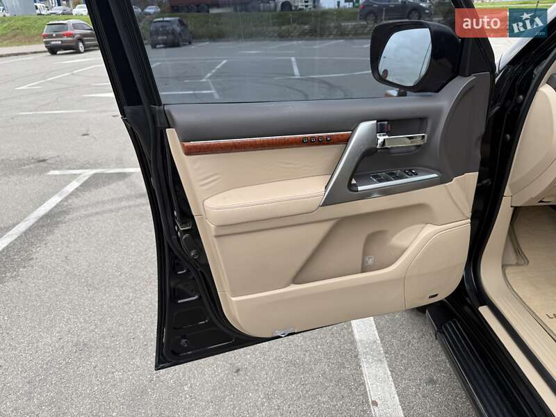 Позашляховик / Кросовер Toyota Land Cruiser 2013 в Києві