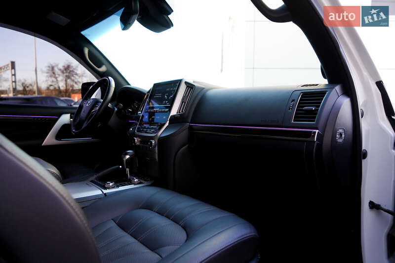 Внедорожник / Кроссовер Toyota Land Cruiser 2020 в Киеве фото 28 Внедорожник / Кроссовер Toyota Land Cruiser 2020 в Киеве