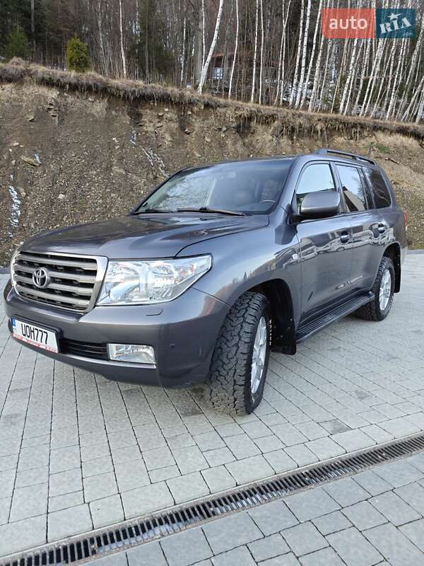 Внедорожник / Кроссовер Toyota Land Cruiser 2011 в Нижнем Студеном