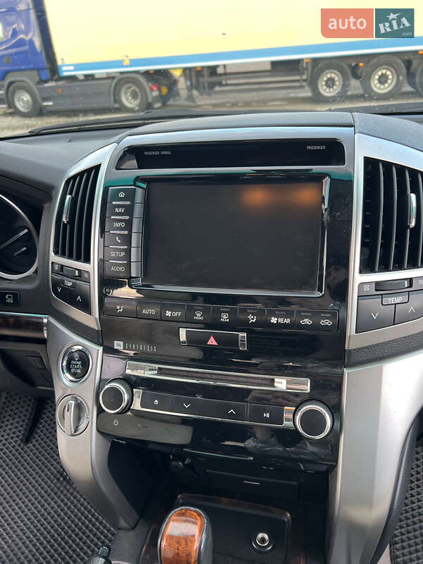 Внедорожник / Кроссовер Toyota Land Cruiser 2012 в Черновцах