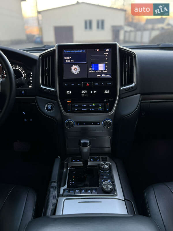 Внедорожник / Кроссовер Toyota Land Cruiser 2016 в Львове фото 42 Внедорожник / Кроссовер Toyota Land Cruiser 2016 в Львове