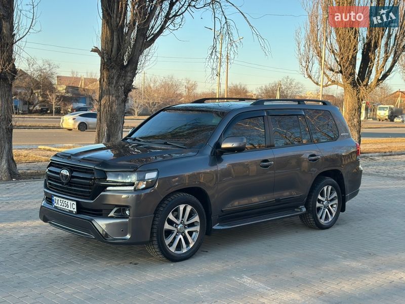 Toyota Land Cruiser 2011