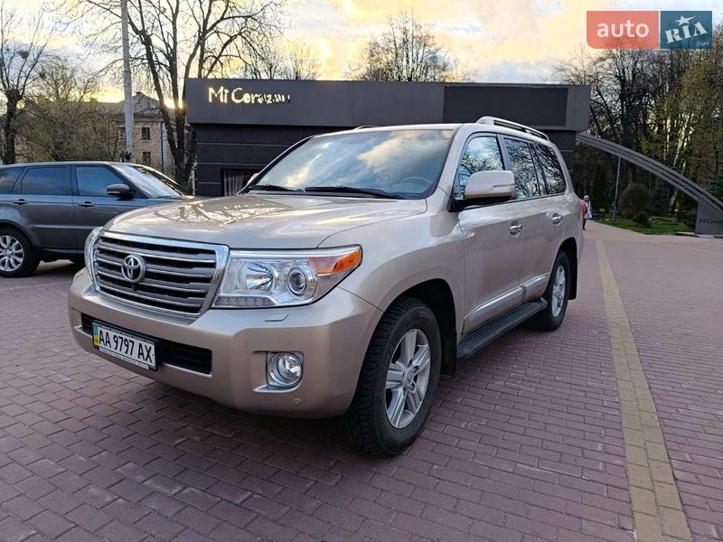 Toyota Land Cruiser 2012