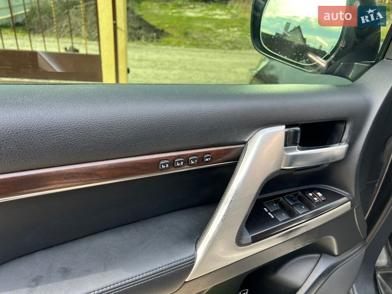 Внедорожник / Кроссовер Toyota Land Cruiser 2016 в Львове фото 13 Внедорожник / Кроссовер Toyota Land Cruiser 2016 в Львове