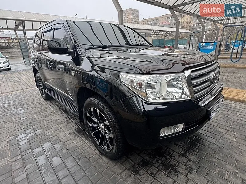 Toyota Land Cruiser 2011