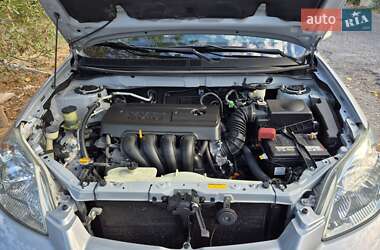 Хэтчбек Toyota Matrix 2006 в 