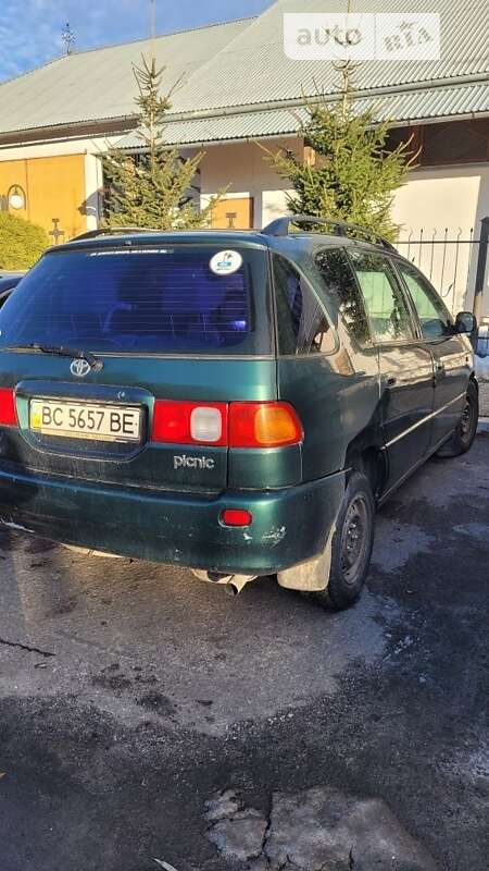 Минивэн Toyota Picnic 2000 в Львове