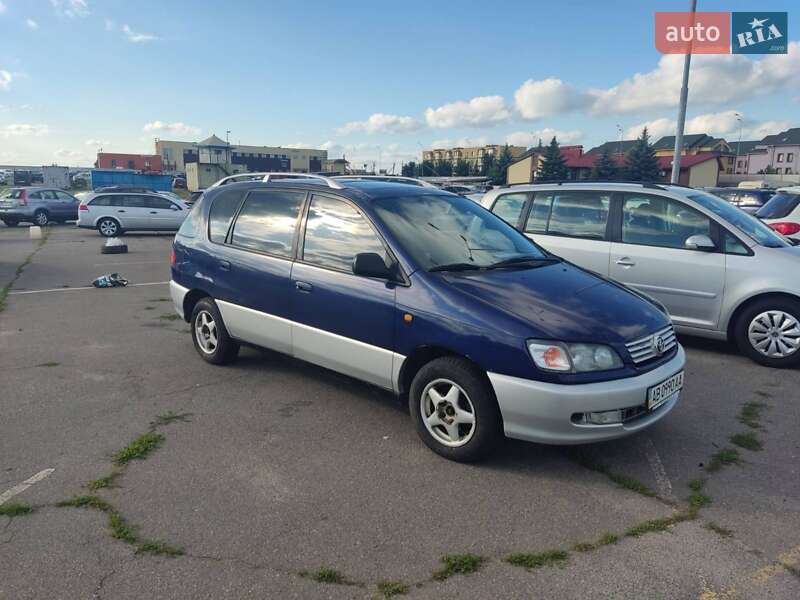 Мінівен Toyota Picnic 1997 в 