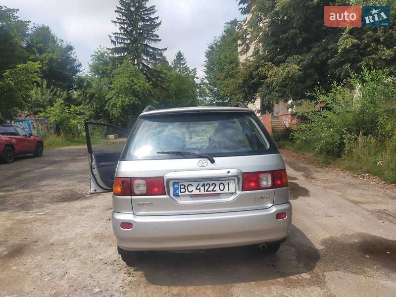 Мінівен Toyota Picnic 1998 в Львові