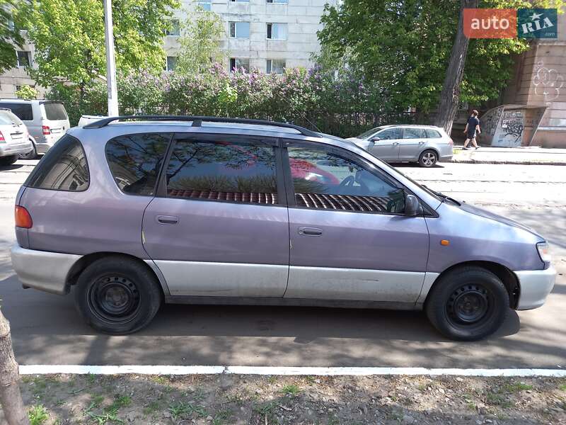 Toyota Picnic 1998