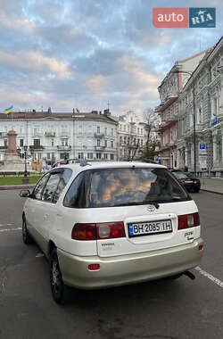 Минивэн Toyota Picnic 1997 в 