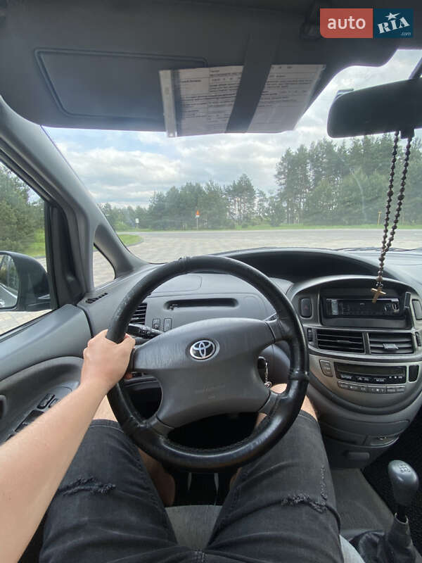 Мінівен Toyota Previa 2002 в Львові