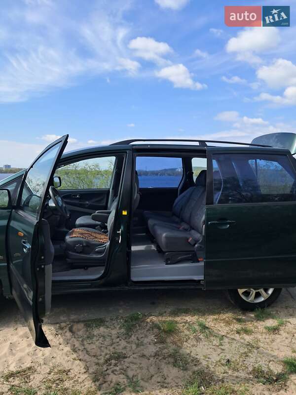 Мінівен Toyota Previa 2002 в Києві
