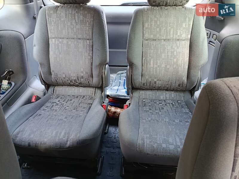 Минивэн Toyota Previa 2001 в Виннице