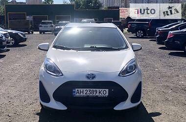 Хэтчбек Toyota Prius C 2018 в Киеве