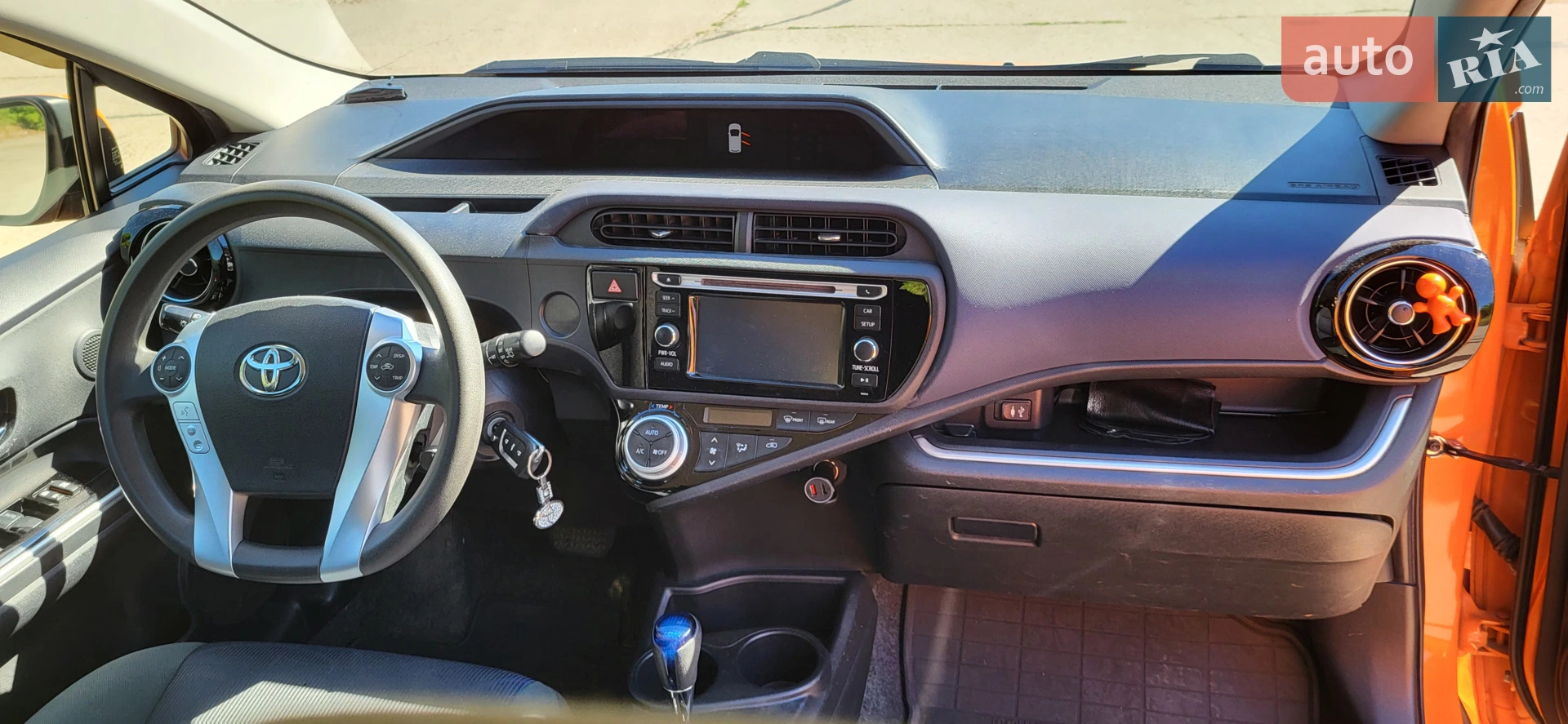 2015 Toyota Prius c - мініатюра 12